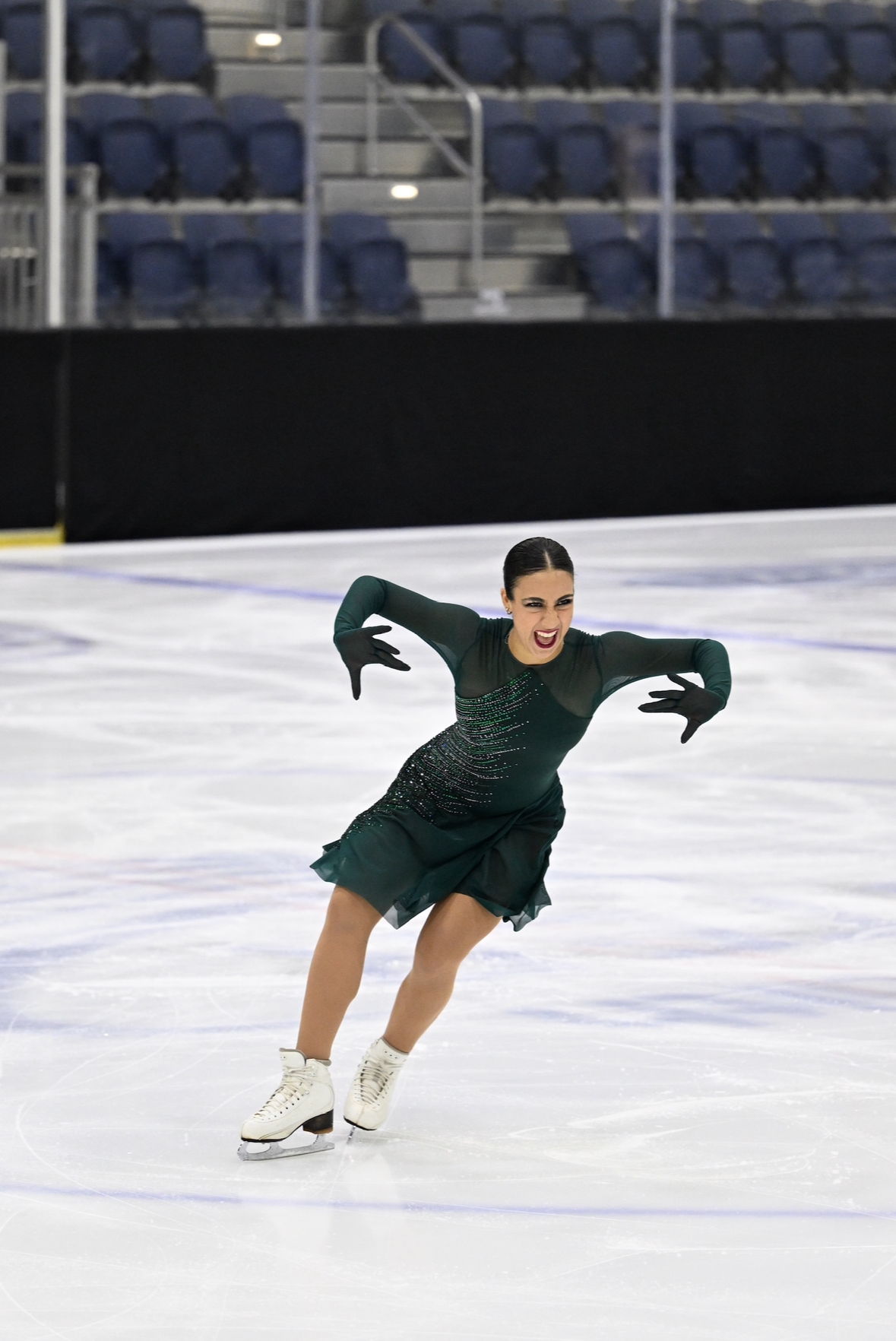 Mina Esfandiari photo 2